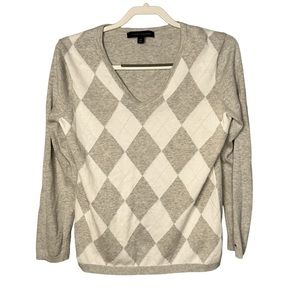 Tommy Hilfiger V-neck sweater size large